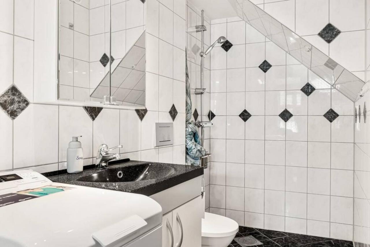 Dinbnb Apartments I Historical Two-Floor Apartment With Rooftop Panorama I 1645 Heritage Bergen Buitenkant foto