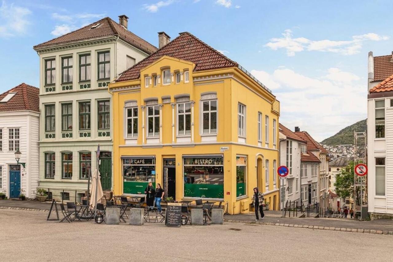 Dinbnb Apartments I Historical Two-Floor Apartment With Rooftop Panorama I 1645 Heritage Bergen Buitenkant foto