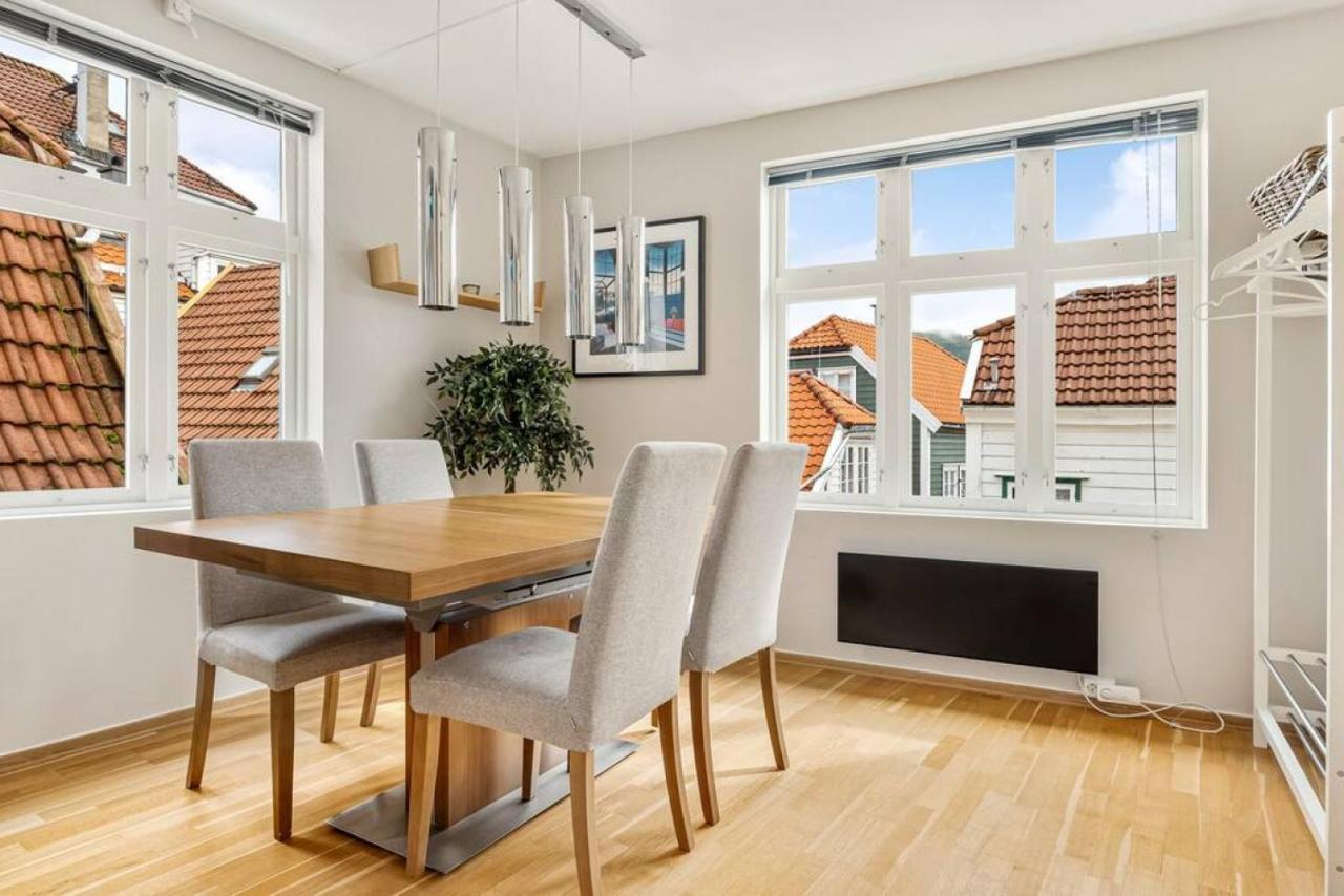 Dinbnb Apartments I Historical Two-Floor Apartment With Rooftop Panorama I 1645 Heritage Bergen Buitenkant foto
