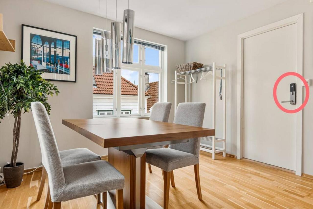 Dinbnb Apartments I Historical Two-Floor Apartment With Rooftop Panorama I 1645 Heritage Bergen Buitenkant foto