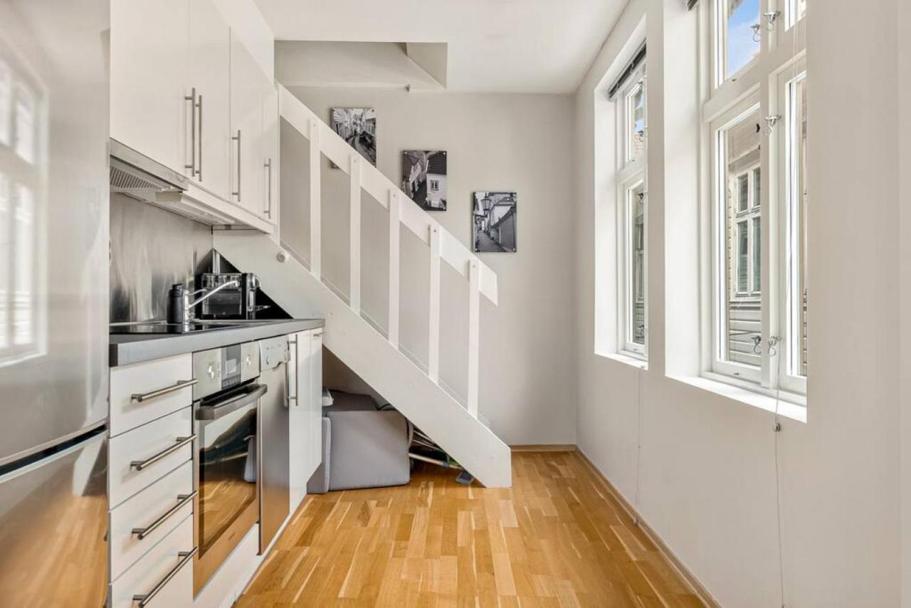 Dinbnb Apartments I Historical Two-Floor Apartment With Rooftop Panorama I 1645 Heritage Bergen Buitenkant foto