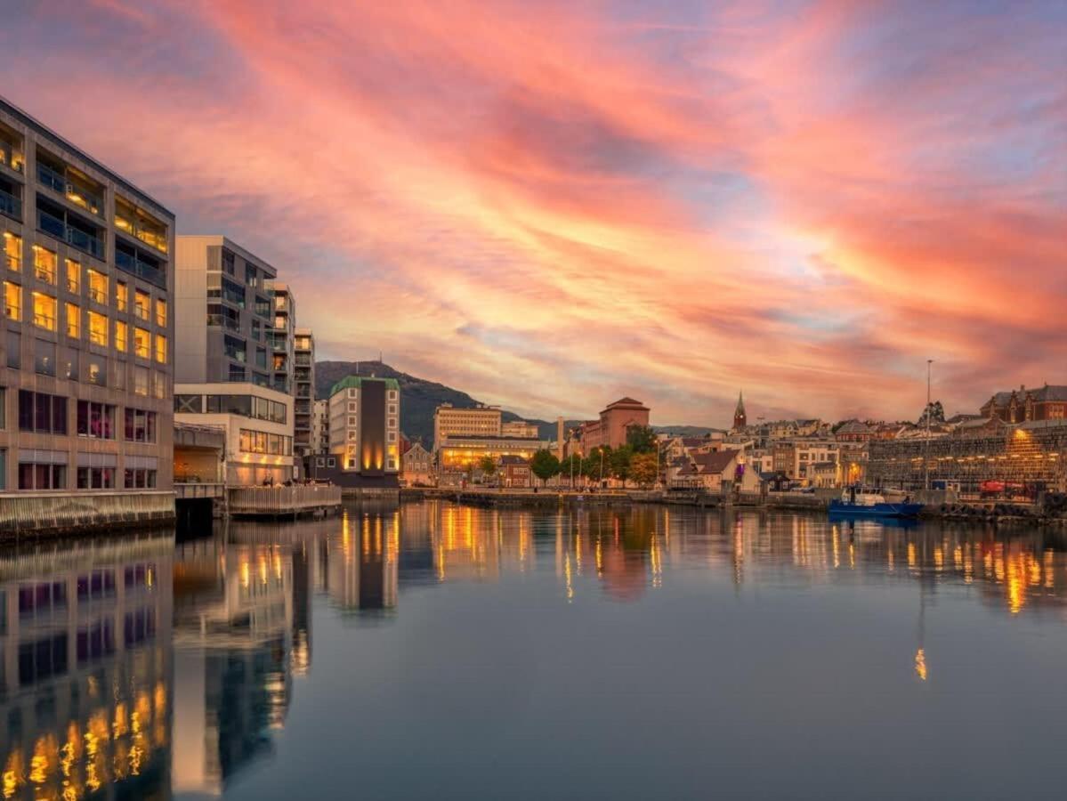 Dinbnb Apartments I Historical Two-Floor Apartment With Rooftop Panorama I 1645 Heritage Bergen Buitenkant foto