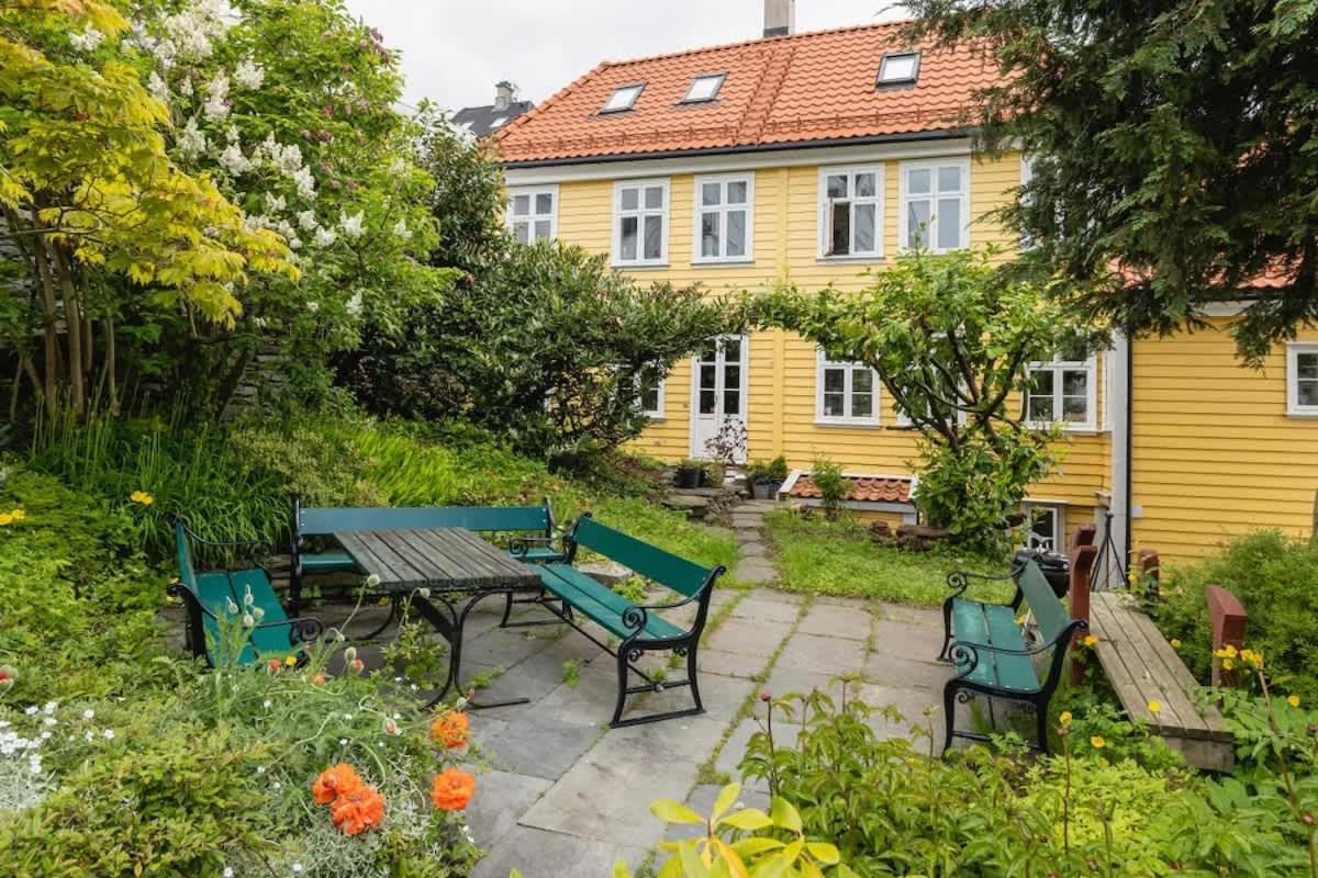 Dinbnb Apartments I Historical Two-Floor Apartment With Rooftop Panorama I 1645 Heritage Bergen Buitenkant foto