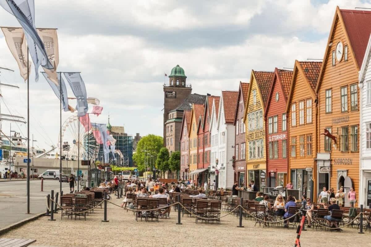 Dinbnb Apartments I Historical Two-Floor Apartment With Rooftop Panorama I 1645 Heritage Bergen Buitenkant foto