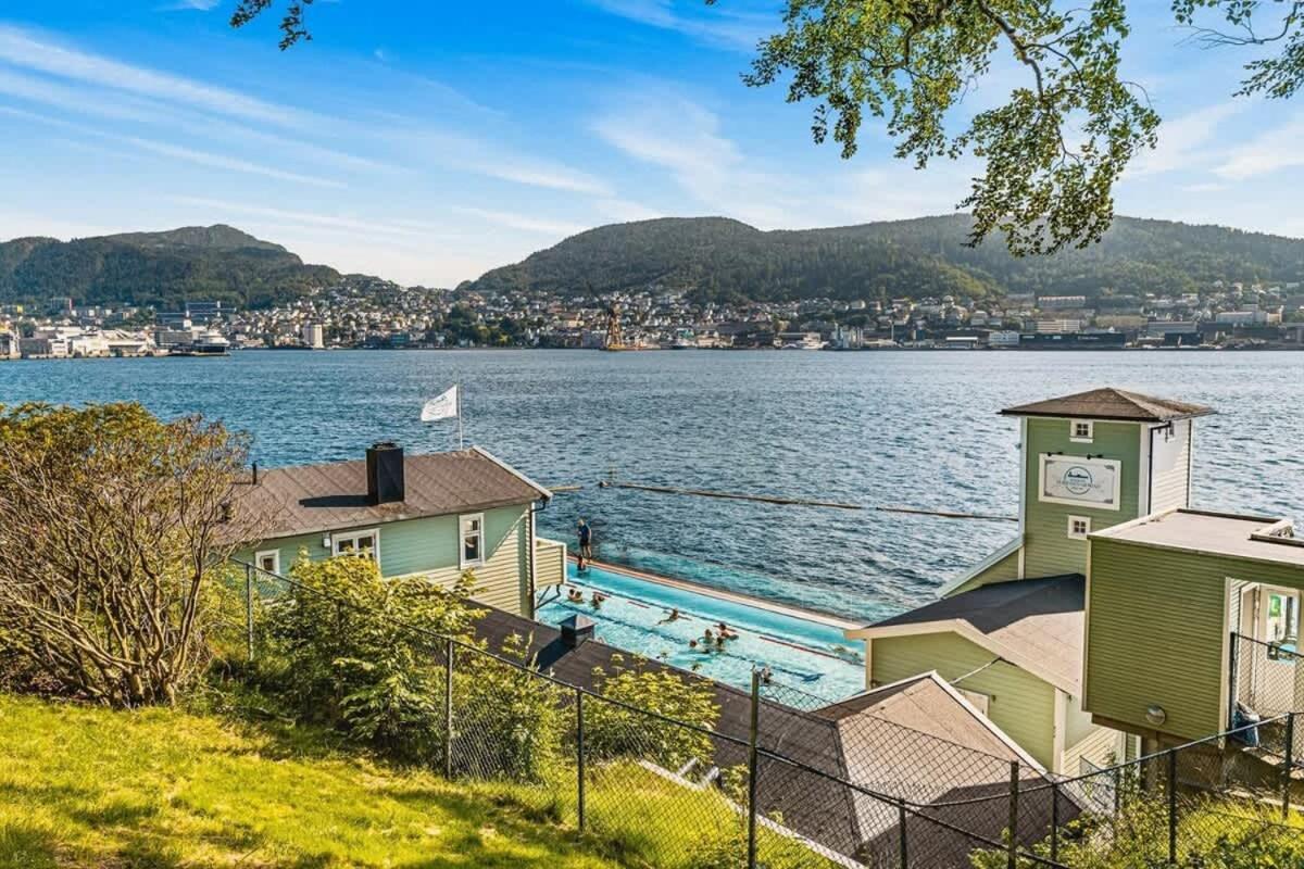 Dinbnb Apartments I Historical Two-Floor Apartment With Rooftop Panorama I 1645 Heritage Bergen Buitenkant foto