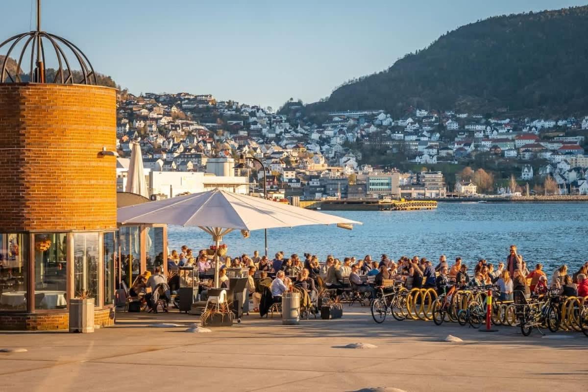 Dinbnb Apartments I Historical Two-Floor Apartment With Rooftop Panorama I 1645 Heritage Bergen Buitenkant foto