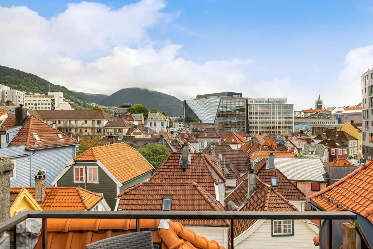 Dinbnb Apartments I Historical Two-Floor Apartment With Rooftop Panorama I 1645 Heritage Bergen Buitenkant foto